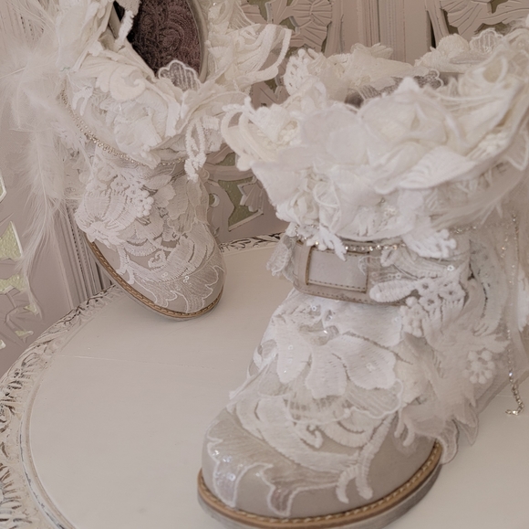 "DEMPSEY" Rustic Romance Lace Wedding Ankle Boots - Picture 3 of 7